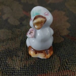 2.5" H porcelain Duck.. so very cute..